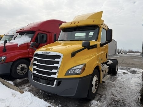 2020 FREIGHTLINER Cascadia 126 Single Axle Daycab #8984