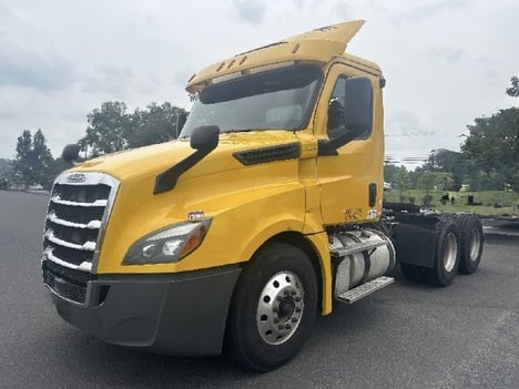 2019 FREIGHTLINER Cascadia 126 Tandem Axle Daycab #9043 2019 FREIGHTLINER Cascadia 126 Tandem Axle Daycab #9043