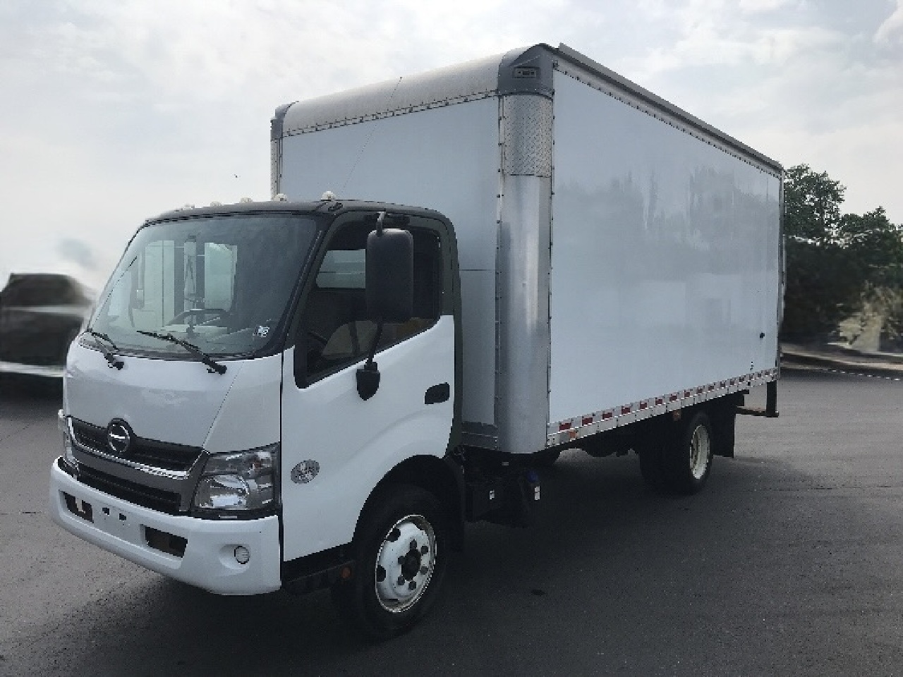 2018 HINO 195 Box Van Truck #1 2018 HINO 195 Box Van Truck #1