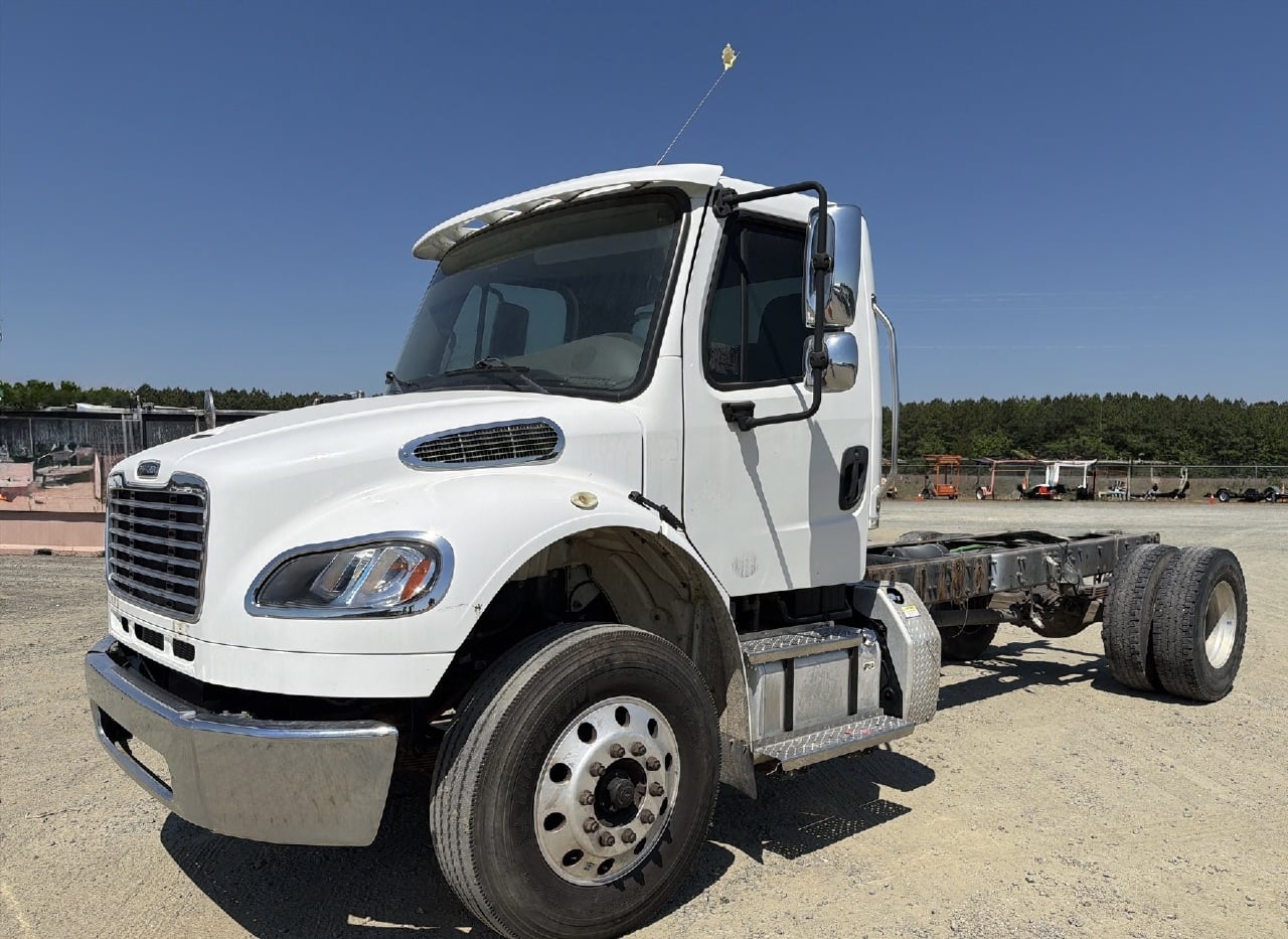 2019 FREIGHTLINER M2 Cab Chassis Truck #1 2019 FREIGHTLINER M2 Cab Chassis Truck #1