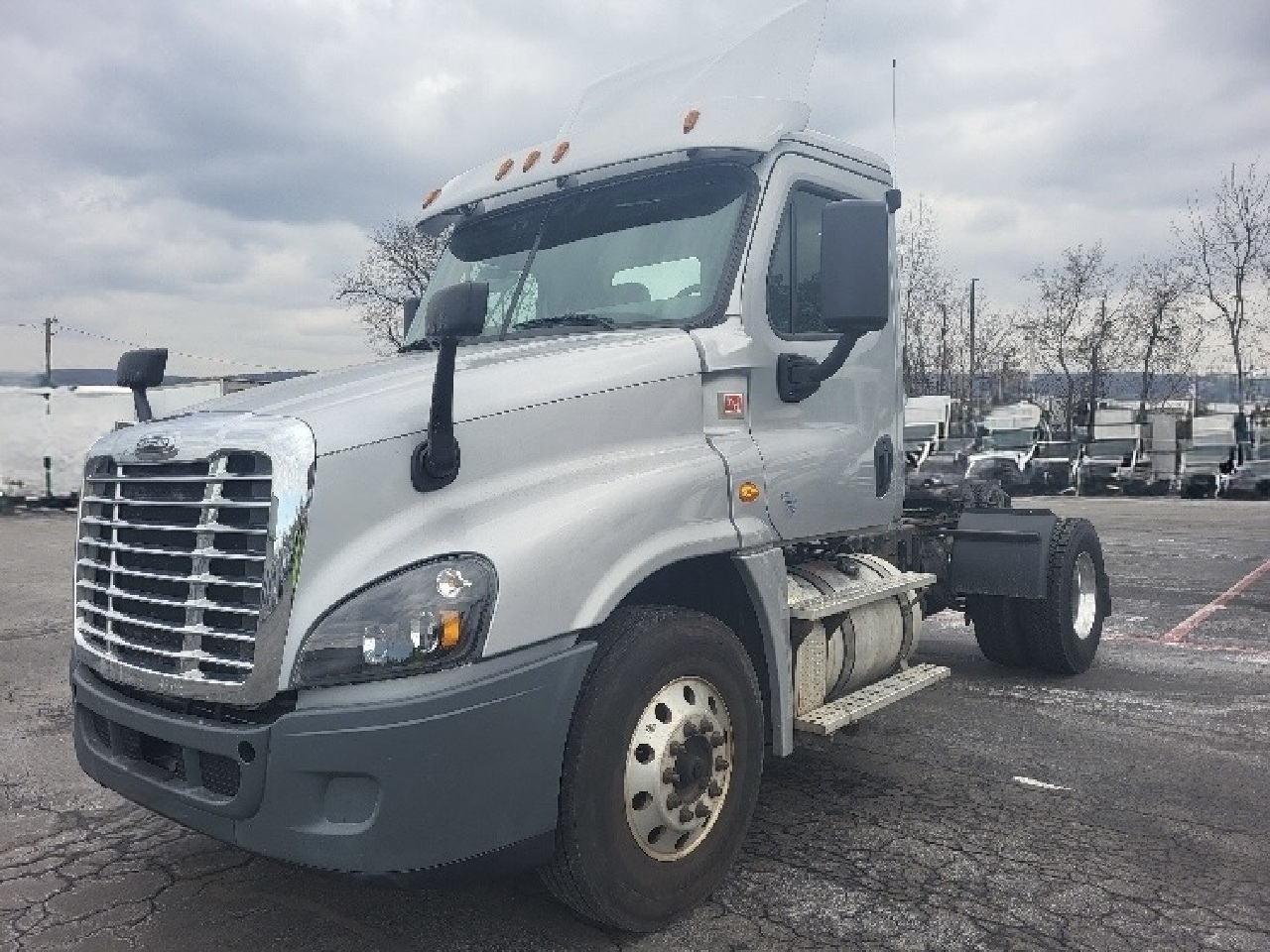 2018 FREIGHTLINER Cascadia 125 Single Axle Daycab #1 2018 FREIGHTLINER Cascadia 125 Single Axle Daycab #1