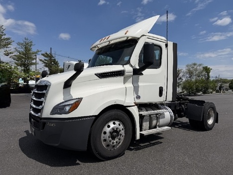 2020 FREIGHTLINER CASCADIA 126 Single Axle Daycab #9176