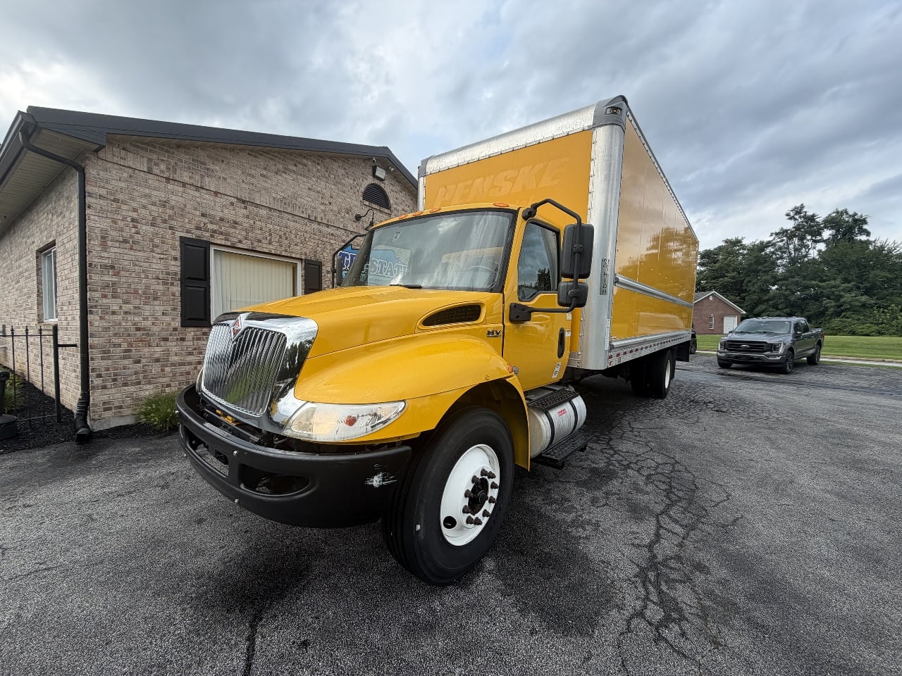 2021 INTERNATIONAL MV607 Box Van Truck #1 2021 INTERNATIONAL MV607 Box Van Truck #1