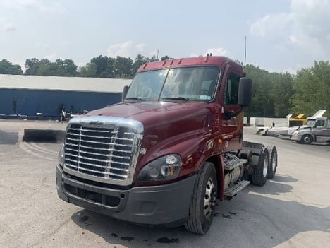 2018 FREIGHTLINER Cascadia Tandem Axle Daycab #9285 2018 FREIGHTLINER Cascadia Tandem Axle Daycab #9285