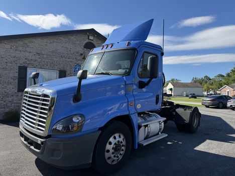 2019-freightliner-cascadia-single-axle-daycab #9363