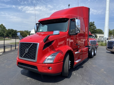 2018 VOLVO VNR64T640 Tandem Axle Sleeper
