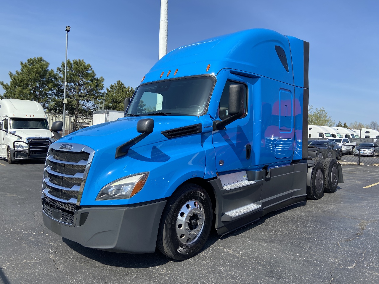 2022 FREIGHTLINER Cascadia CA126 * Sleeper