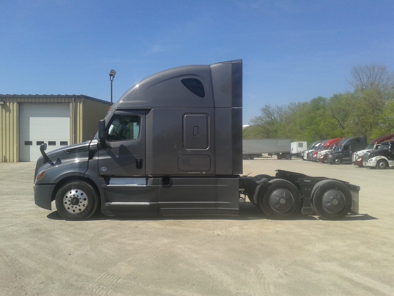 2021 FREIGHTLINER Cascadia CA126 * Sleeper