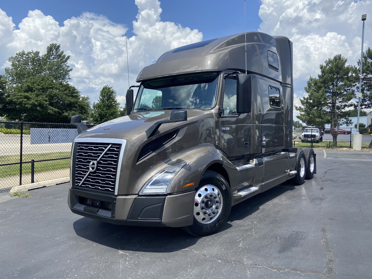 2022 VOLVO VNL64T860 Sleeper