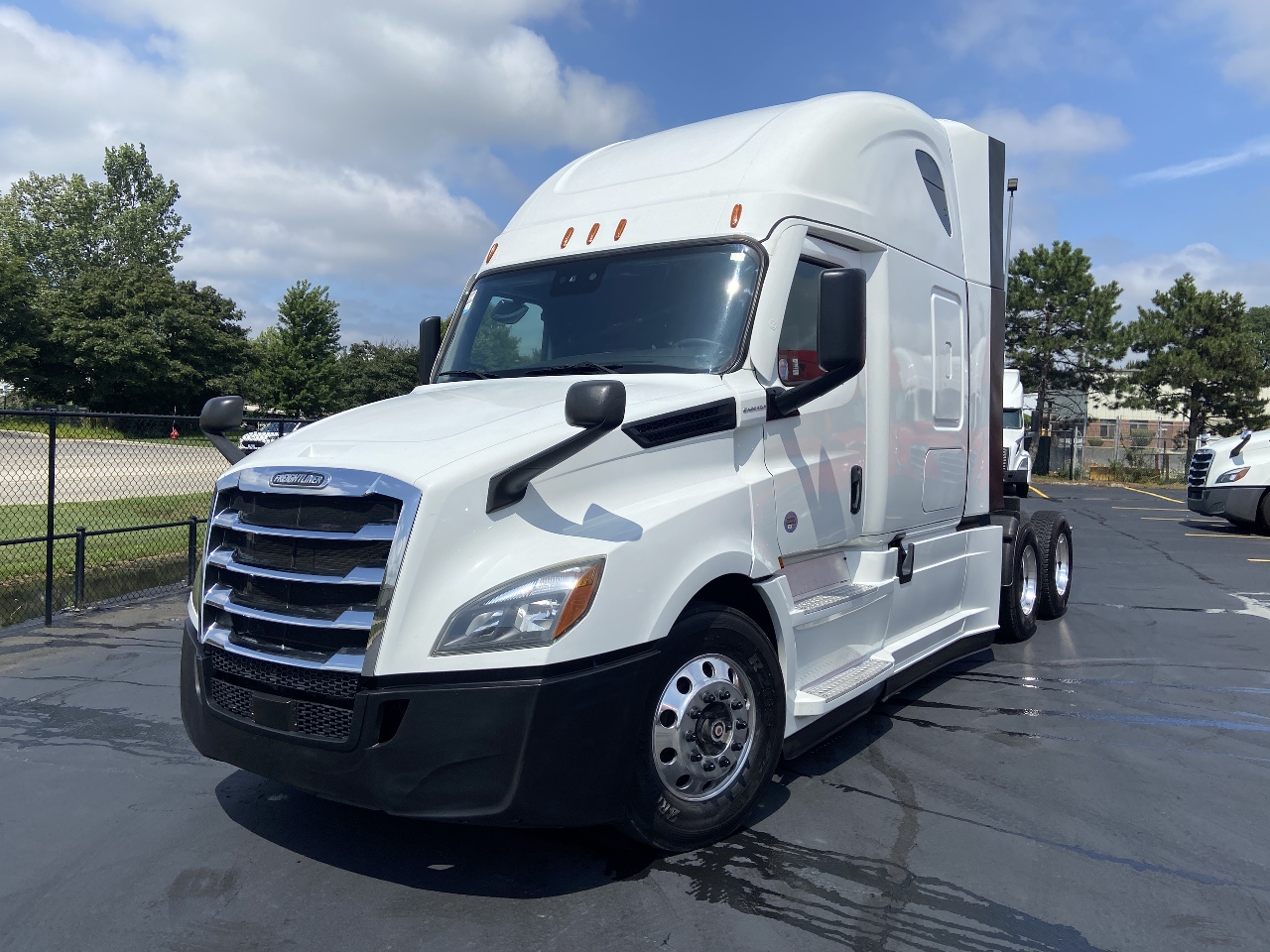 2020 FREIGHTLINER Cascadia CA126 Sleeper
