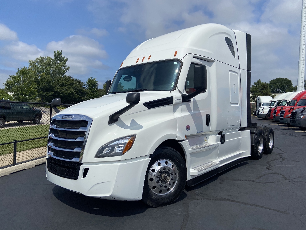 2020 FREIGHTLINER Cascadia CA126 Sleeper