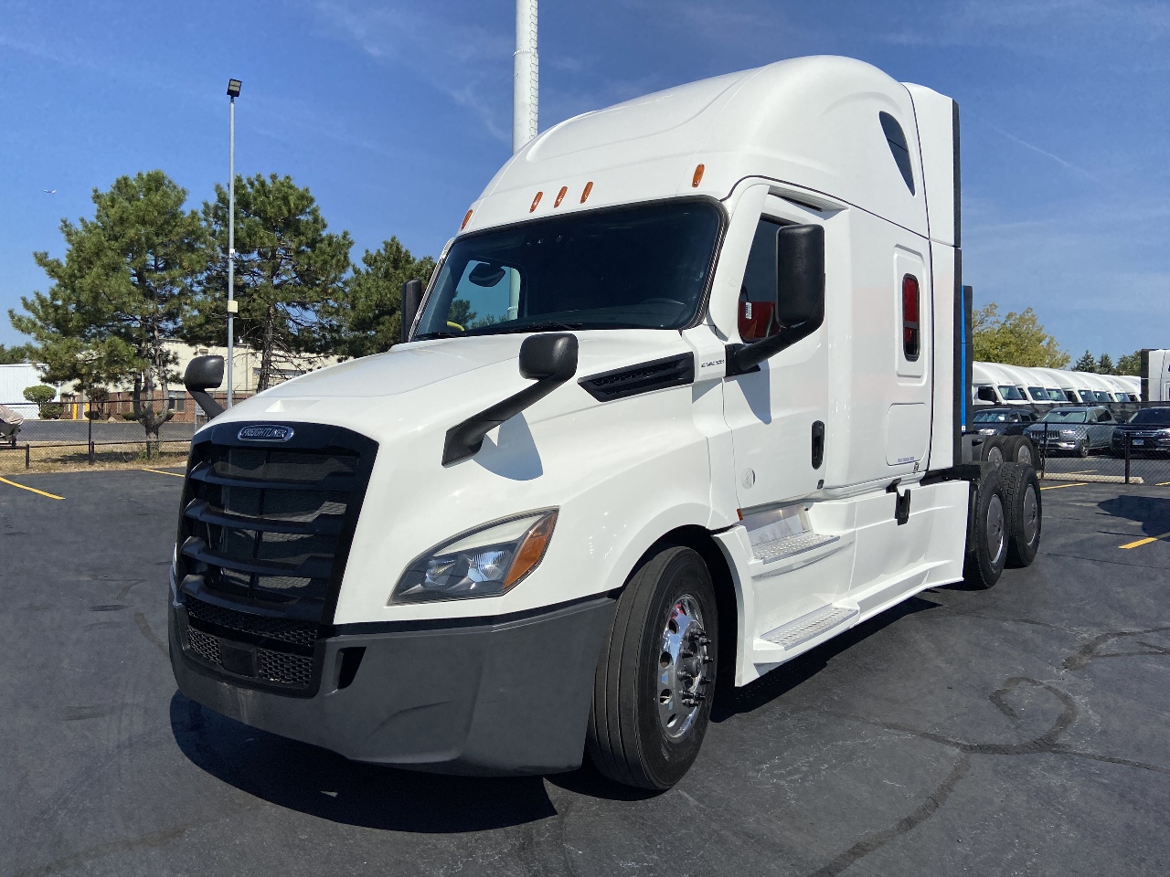 2021 FREIGHTLINER Cascadia CA126 Sleeper