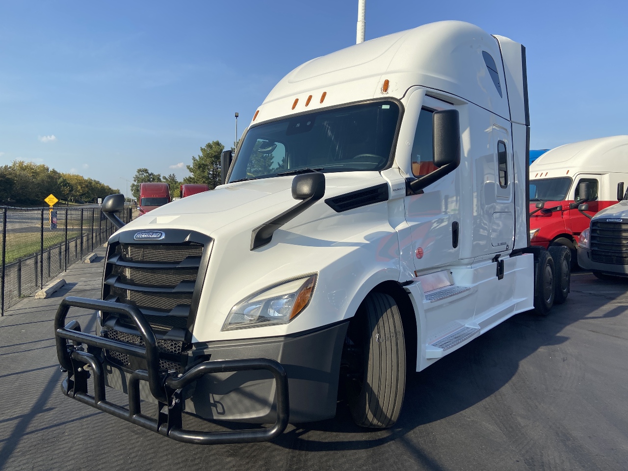 2021 FREIGHTLINER Cascadia CA126 Sleeper
