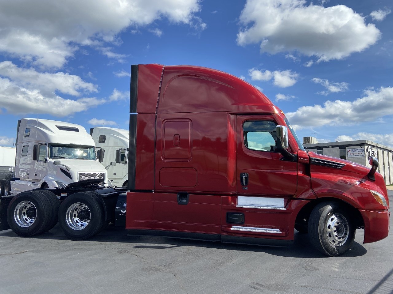 2021 FREIGHTLINER Cascadia CA126 Sleeper