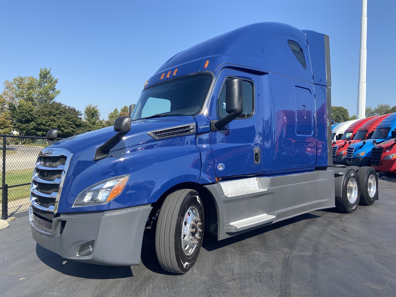 2020 FREIGHTLINER Cascadia CA126 Sleeper