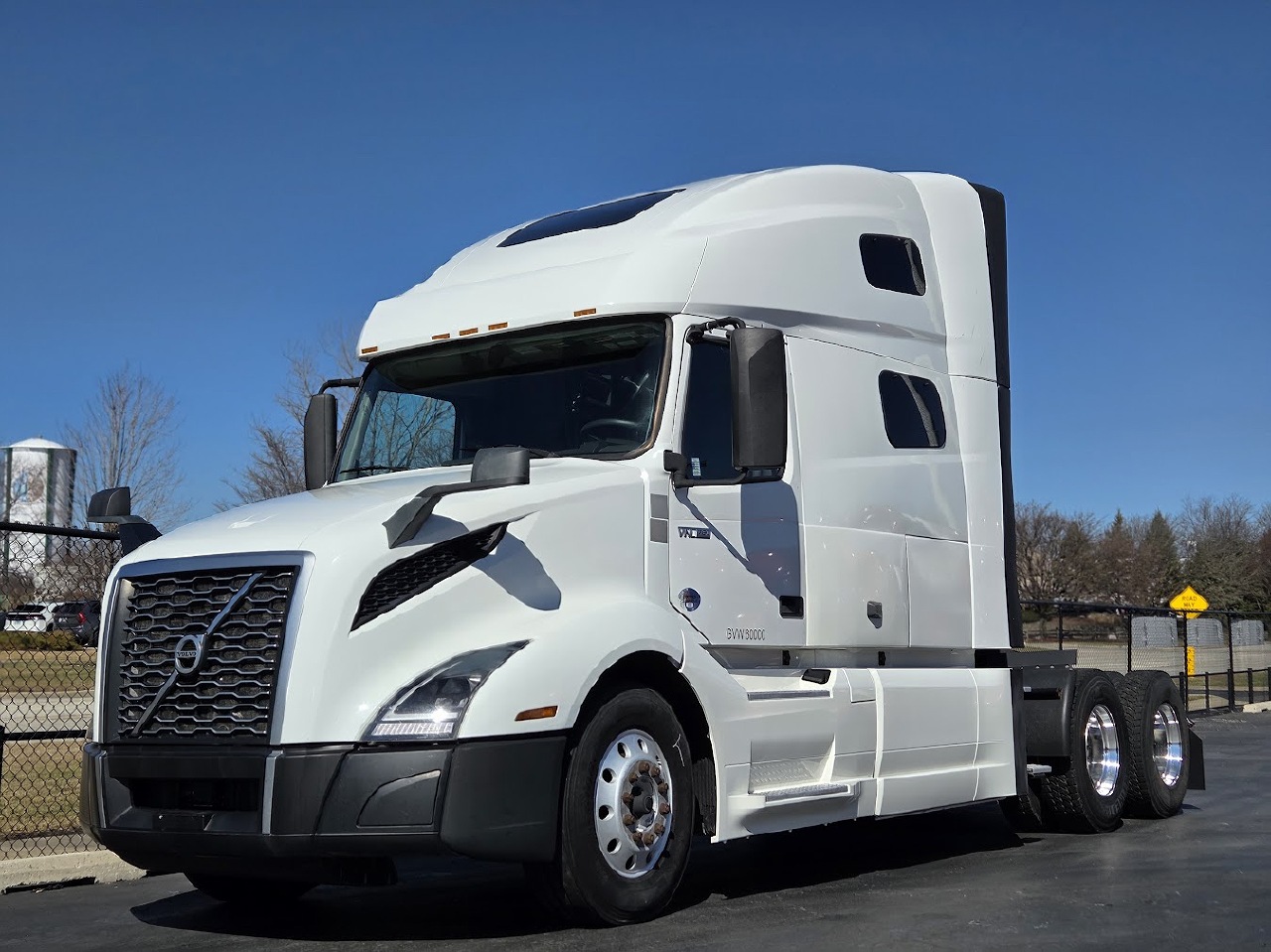2022 VOLVO VNL64T760 Sleeper