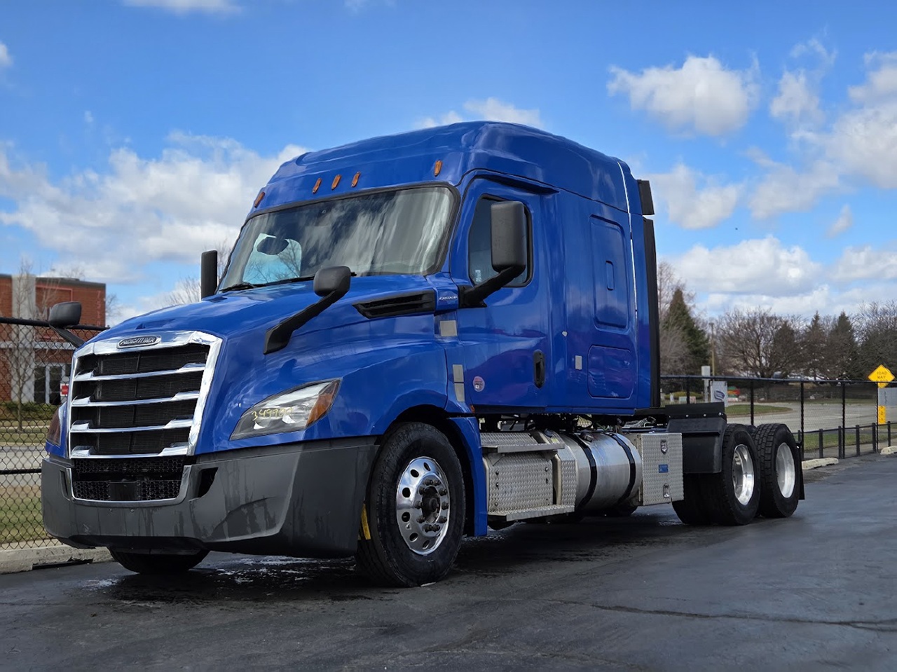 2020 FREIGHTLINER Cascadia CA126 Sleeper