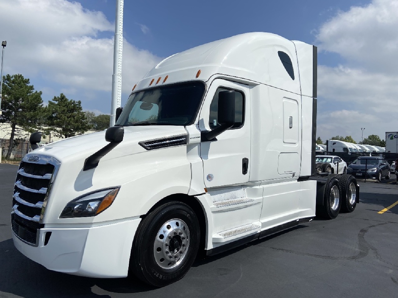 2020 FREIGHTLINER Cascadia CA126 Sleeper