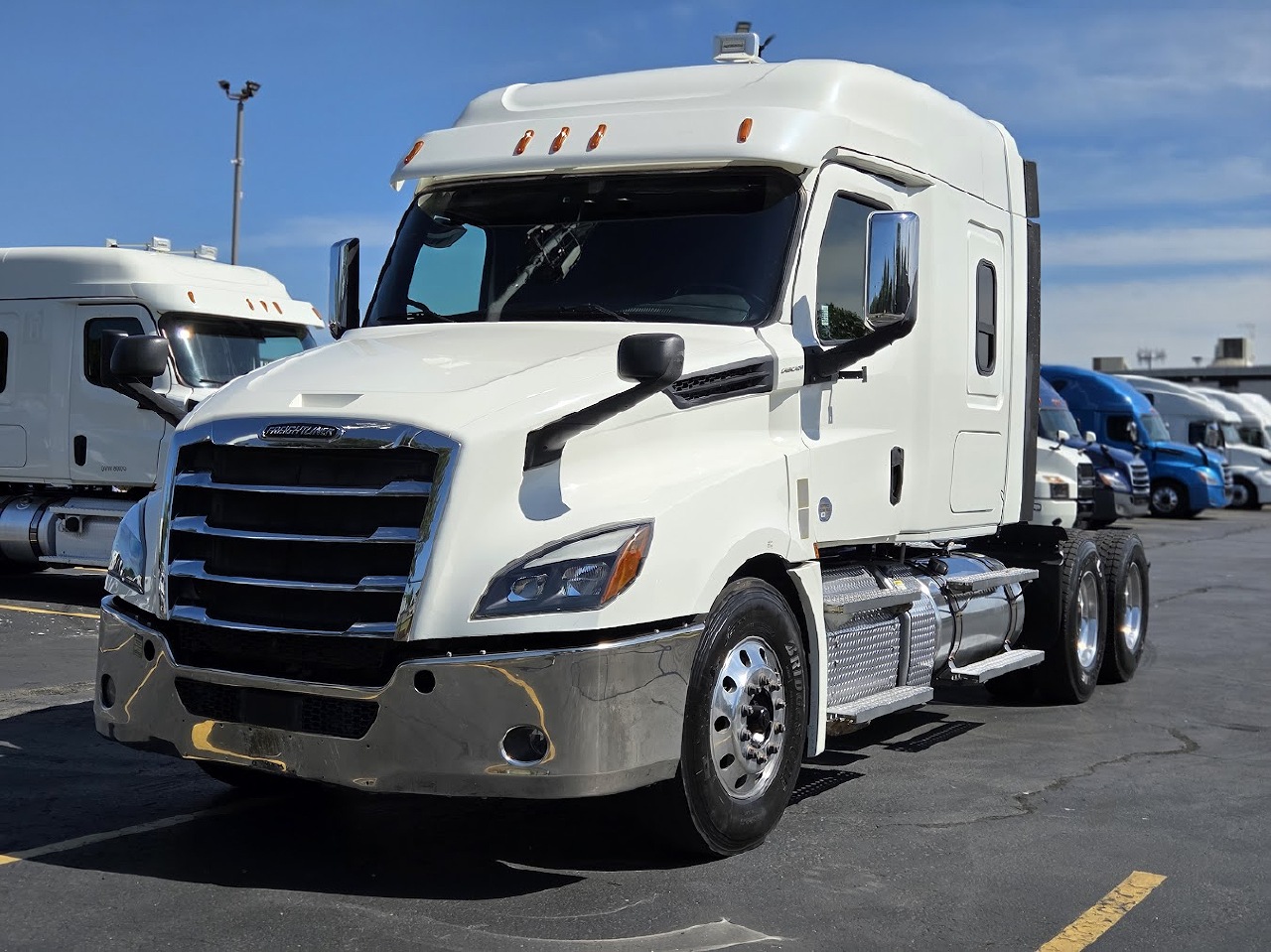 2020 FREIGHTLINER Cascadia CA126 Sleeper