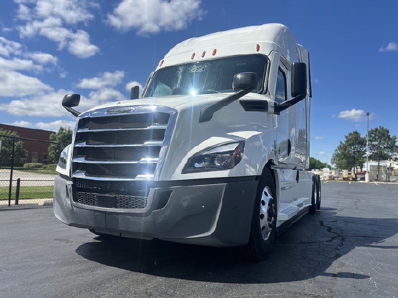 2021 FREIGHTLINER Cascadia CA126 Sleeper