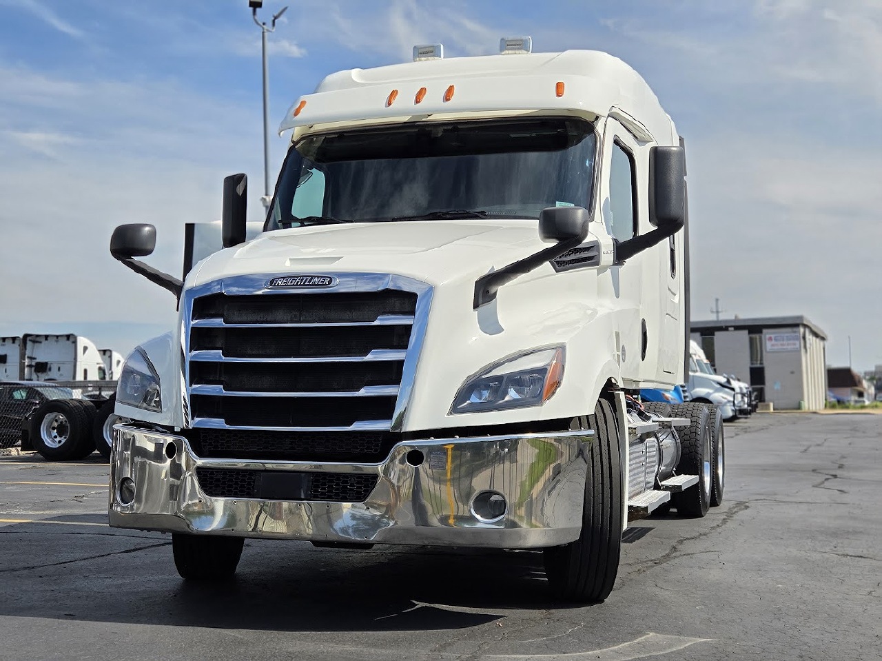 2020 FREIGHTLINER Cascadia CA126 Sleeper
