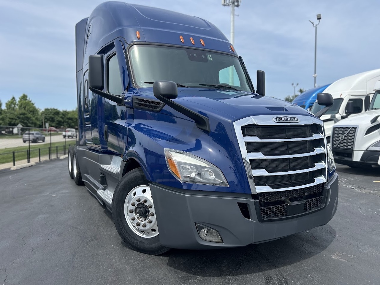 2021 FREIGHTLINER Cascadia CA126 Sleeper