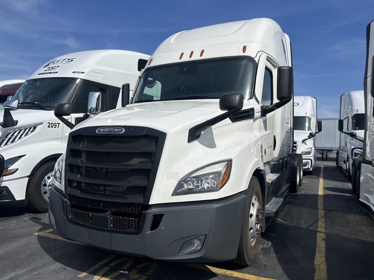2021 FREIGHTLINER Cascadia CA126 Sleeper