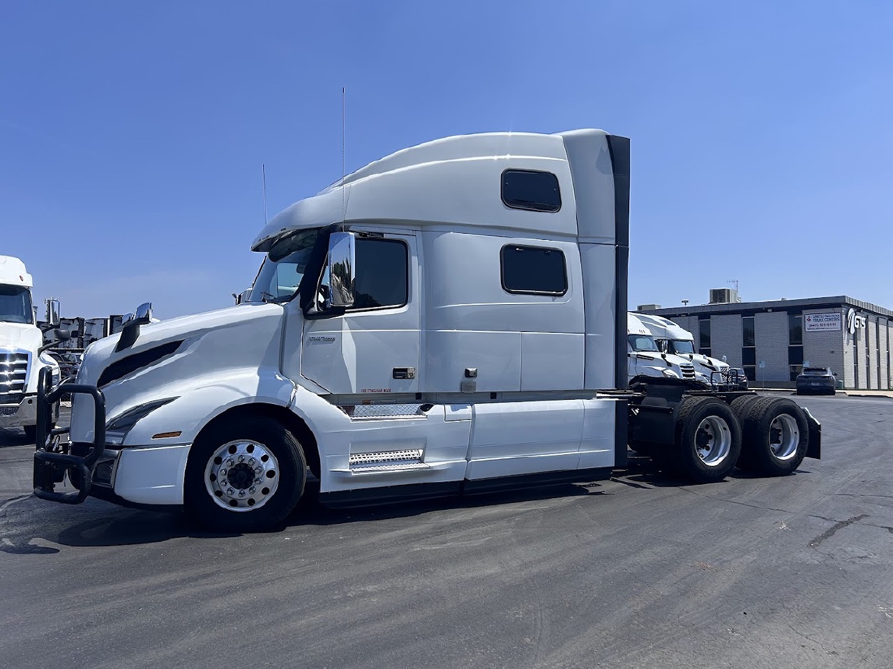 2024 VOLVO VNL64T860 * Sleeper