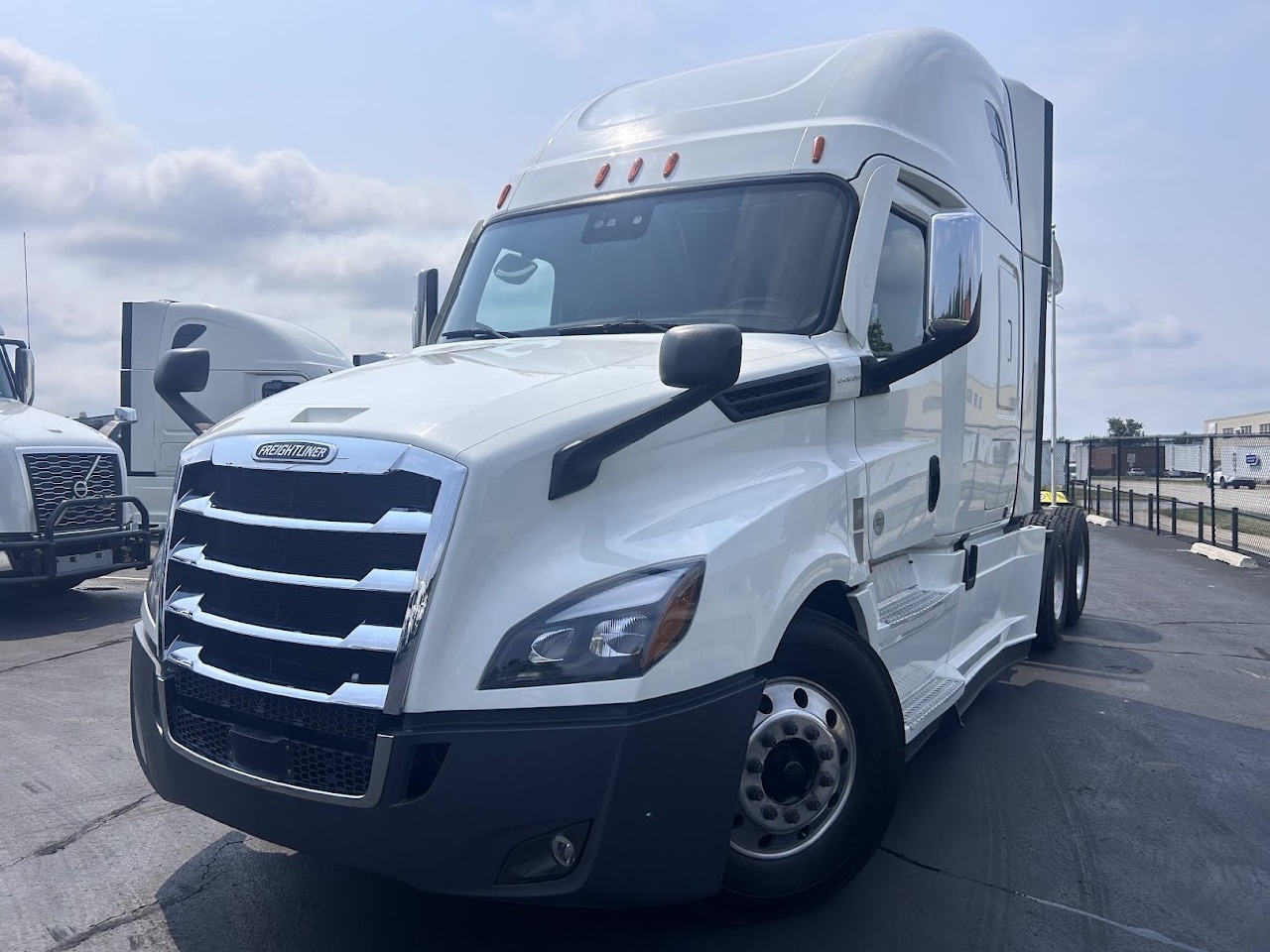 2021 FREIGHTLINER Cascadia CA126 Sleeper