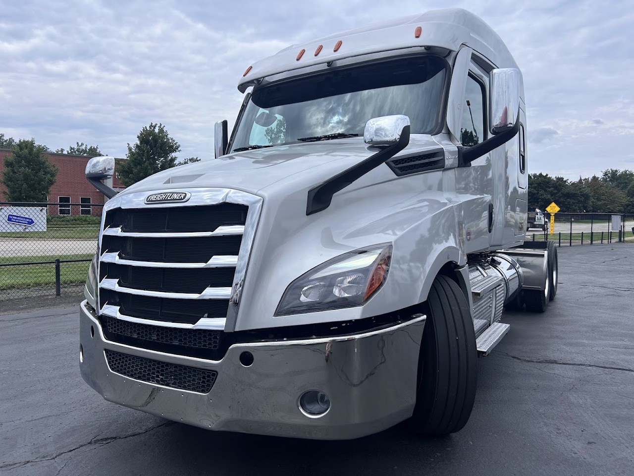 2021 FREIGHTLINER Cascadia CA126 Sleeper