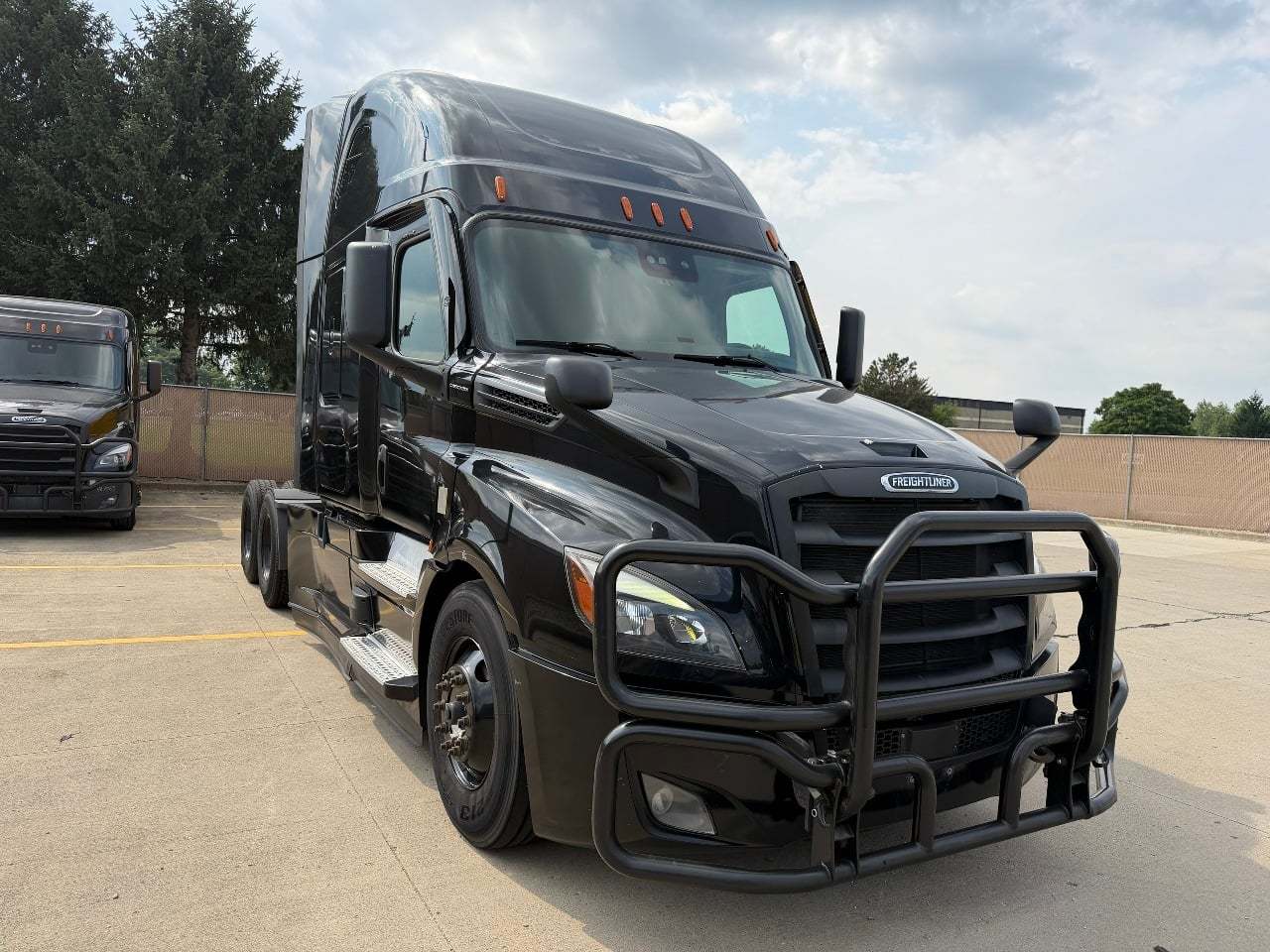 2022 FREIGHTLINER Cascadia CA126 Sleeper