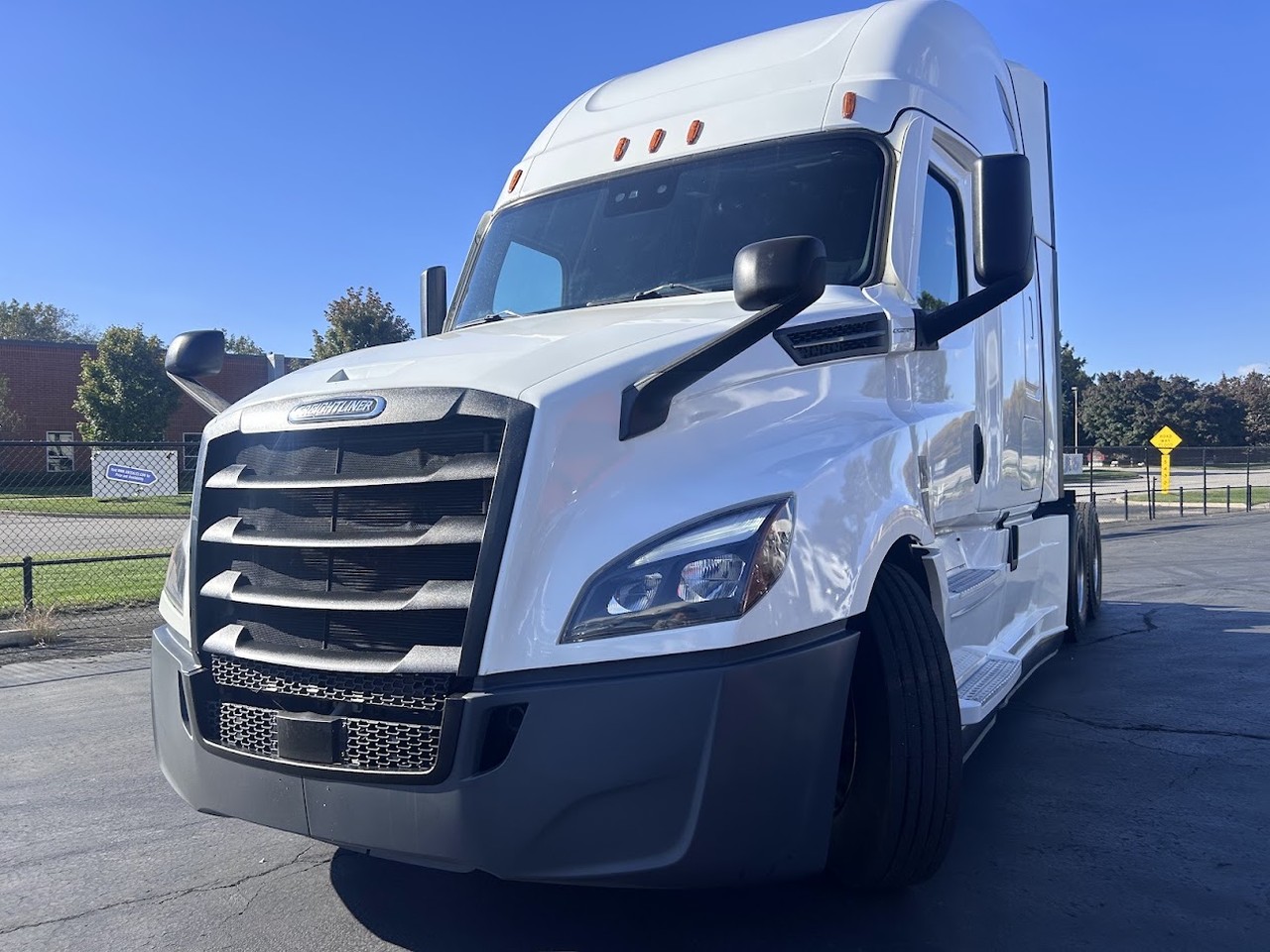 2022 FREIGHTLINER Cascadia CA126 Sleeper