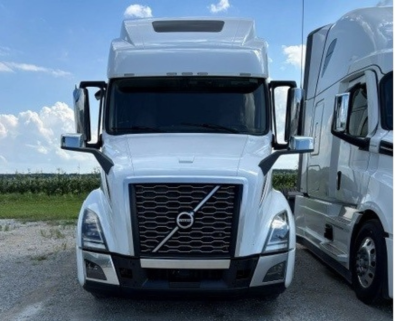 2022 VOLVO VNL64T860 Sleeper