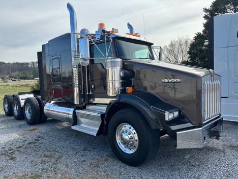 2015 KENWORTH T800 Tri-Axle Sleeper