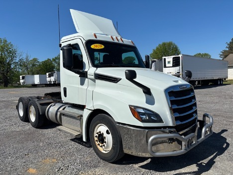 2020 FREIGHTLINER CASCADIA 126 Day Cab Tandem Axle Daycab