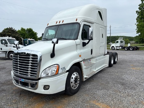 2019 FREIGHTLINER CASCADIA GLIDER Tandem Axle Sleeper