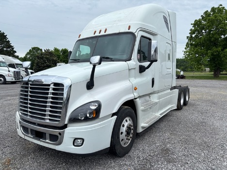 2020 FREIGHTLINER CASCADIA Tandem Axle Sleeper