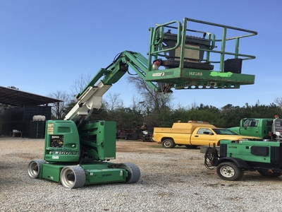 USED 2006 JLG E300AJ BUCKET LIFT EQUIPMENT #1455-10