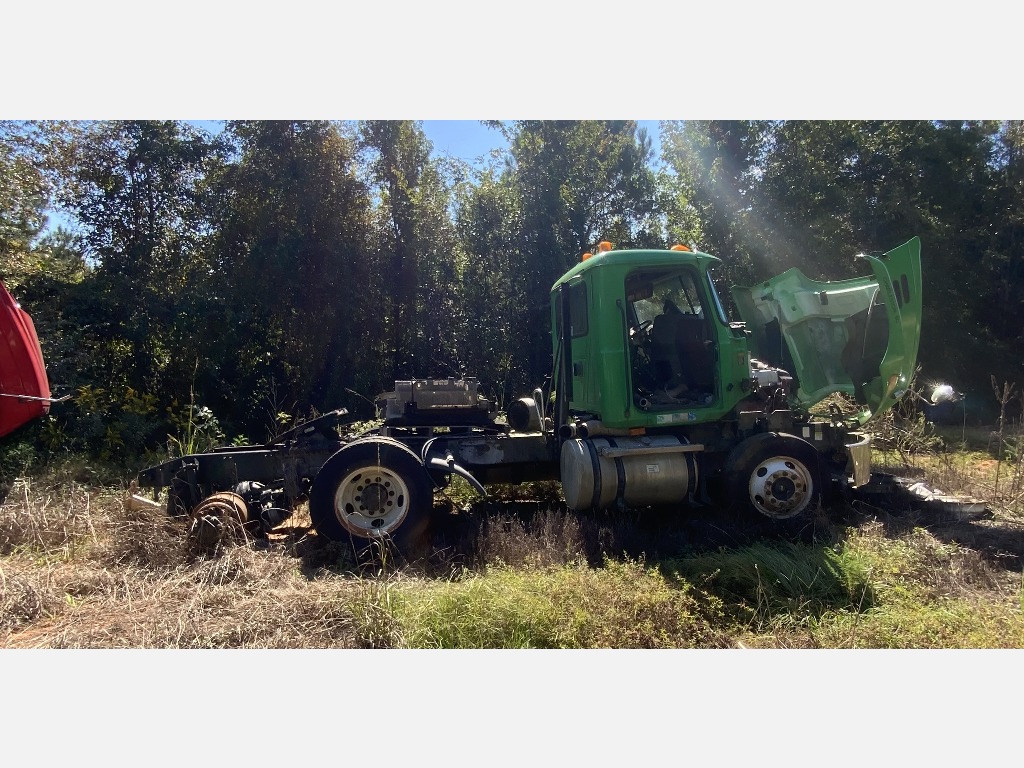 USED 2008 MACK CXU613-PARTS ONLY TANDEM AXLE DAYCAB TRUCK #1911