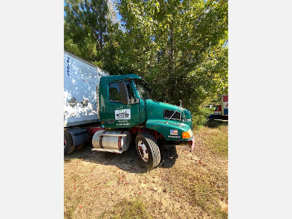 USED 2003 VOLVO VNL64T TANDEM AXLE DAYCAB TRUCK #2497