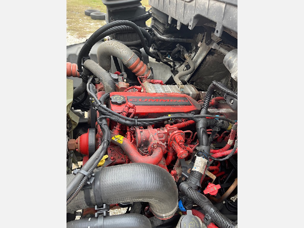 STRAIGHT BOX TRUCKS FOR SALE