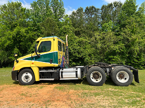 USED 2014 FREIGHTLINER CASCADIA TANDEM AXLE DAYCAB TRUCK #4602-1