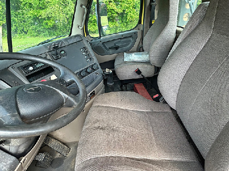 USED 2014 FREIGHTLINER CASCADIA TANDEM AXLE DAYCAB TRUCK #4602-6