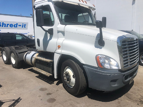 USED 2015 FREIGHTLINER CASCADIA TANDEM AXLE DAYCAB TRUCK #4603-1