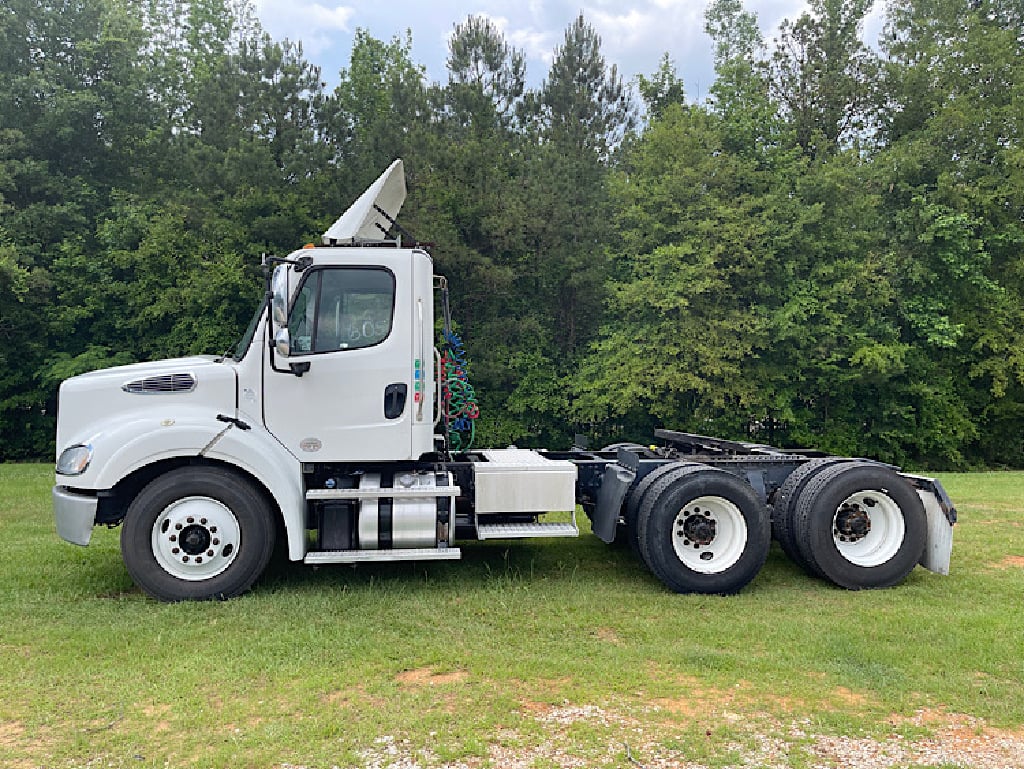 USED 2016 FREIGHTLINER M2 TANDEM AXLE DAYCAB TRUCK #4605