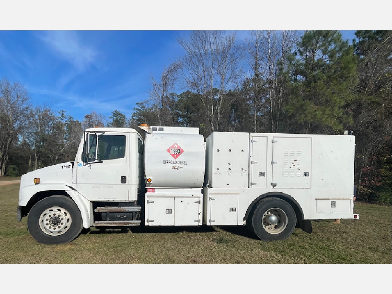 USED 2001 FREIGHTLINER FL70 FUEL-LUBE TRUCK #4682