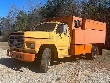 USED 1989 FORD F700 CHIPPER TRUCK #4695-1