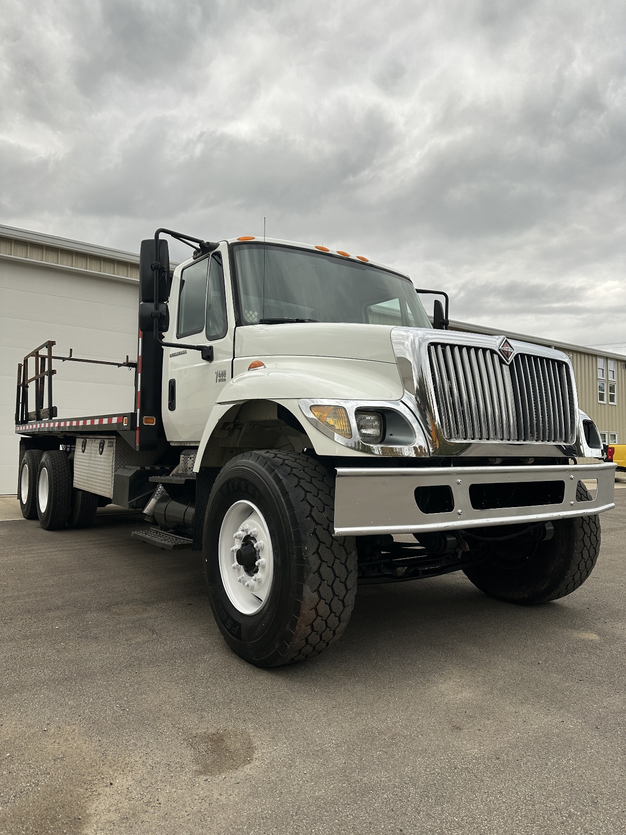2004 INTERNATIONAL 7400 Flatbed Truck #3 2004 INTERNATIONAL 7400 Flatbed Truck #3
