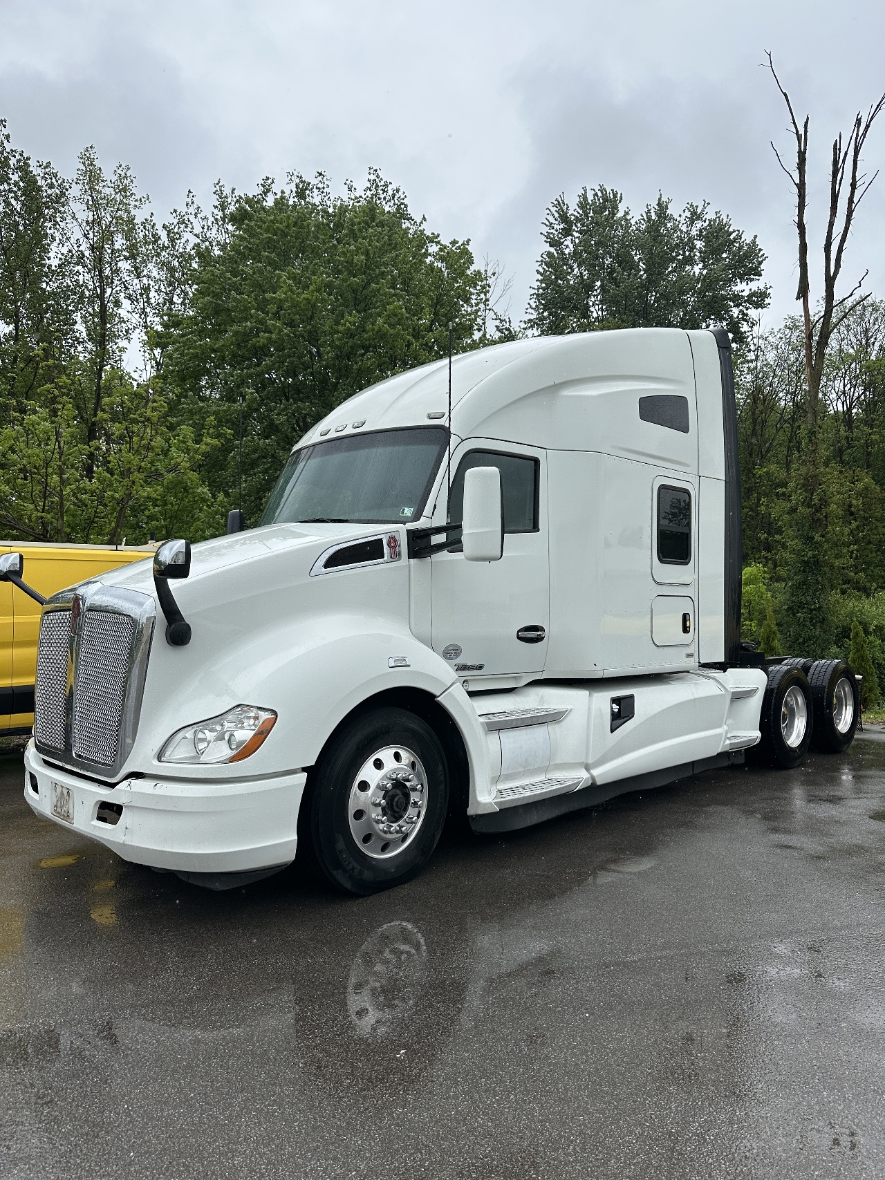 2016 KENWORTH T680 Tandem Axle Sleeper #3 2016 KENWORTH T680 Tandem Axle Sleeper #3