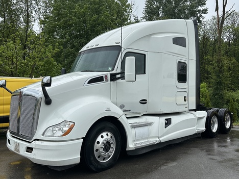 2016 KENWORTH T680 Tandem Axle Sleeper #7545